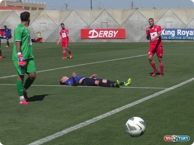 ןשןכב בתסכול על הדשא (שקד מורג)